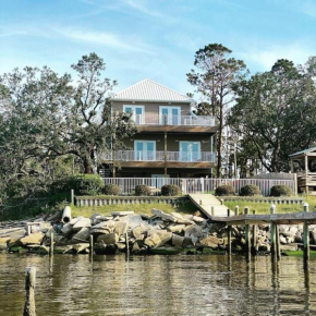 Private Pool/Pier - Beautiful Bayfront Property!